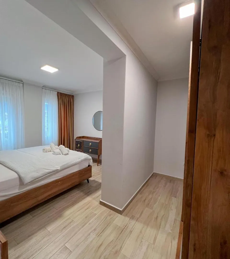 Roes Apartments Tiran