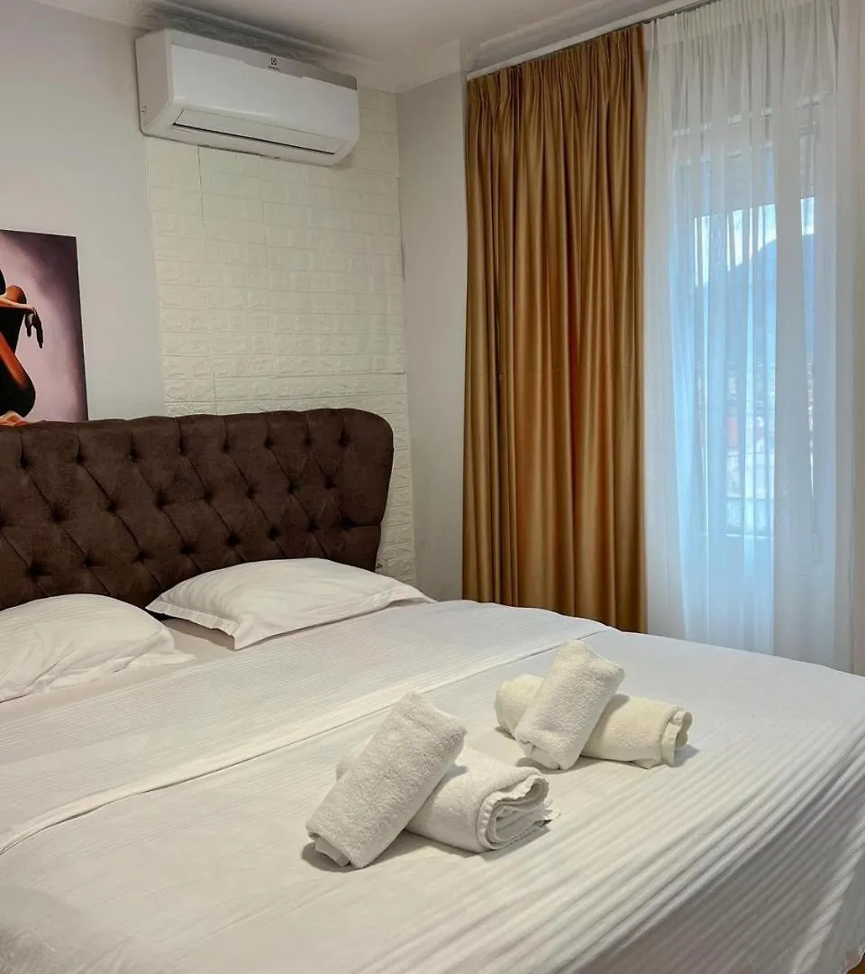 Roes Apartments Tiran