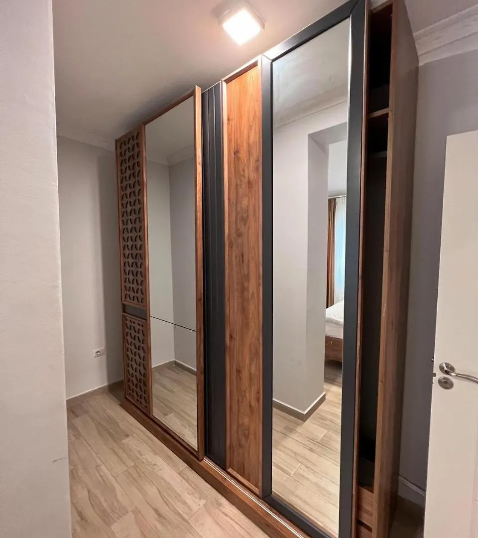 Roes Apartments Tiran
